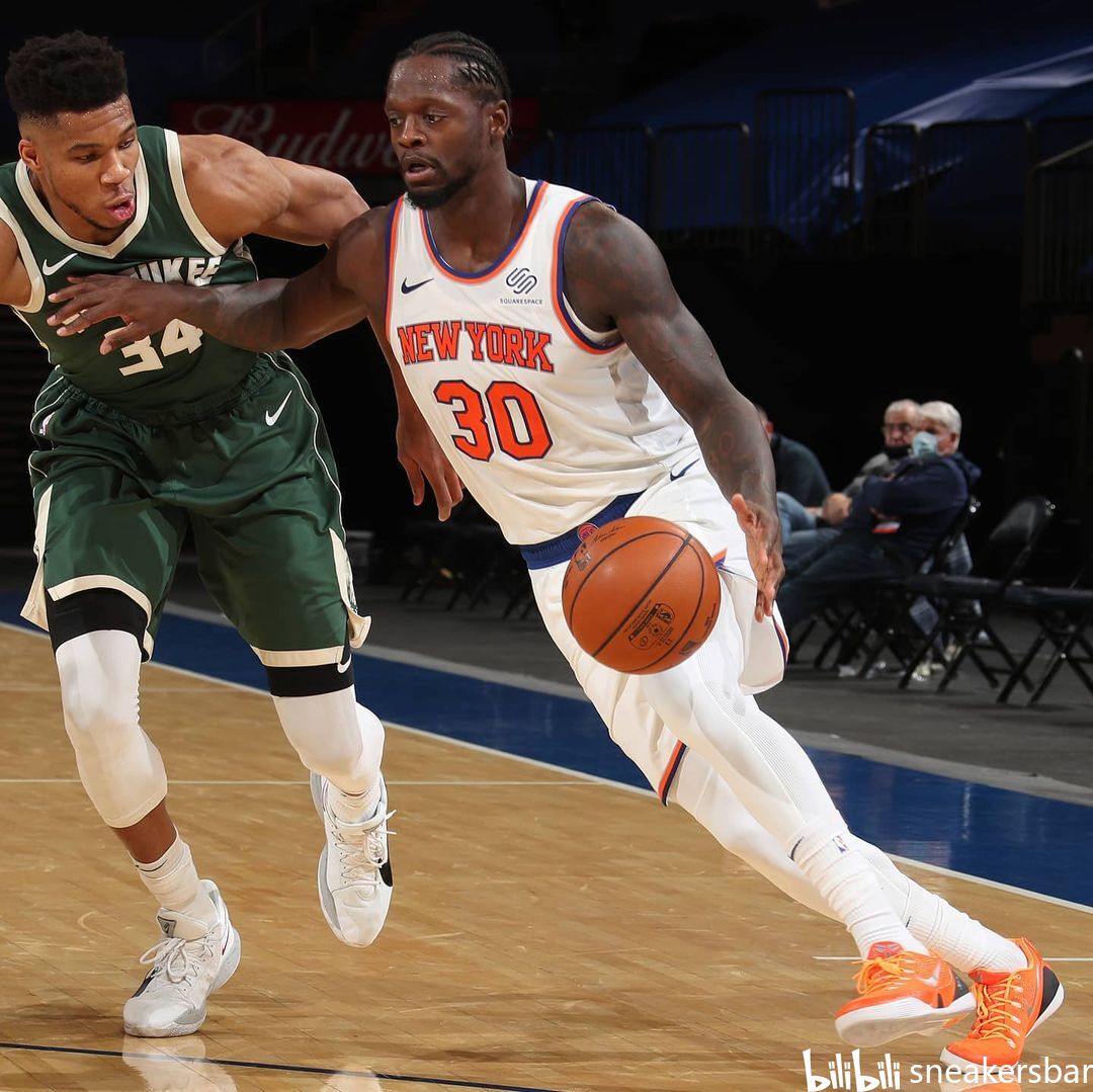 在引援中 在引援中